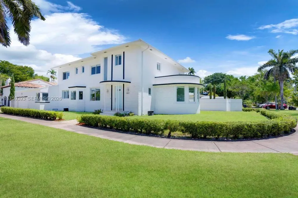 5861 Lagorce Dr, Miami Beach, FL 33140
