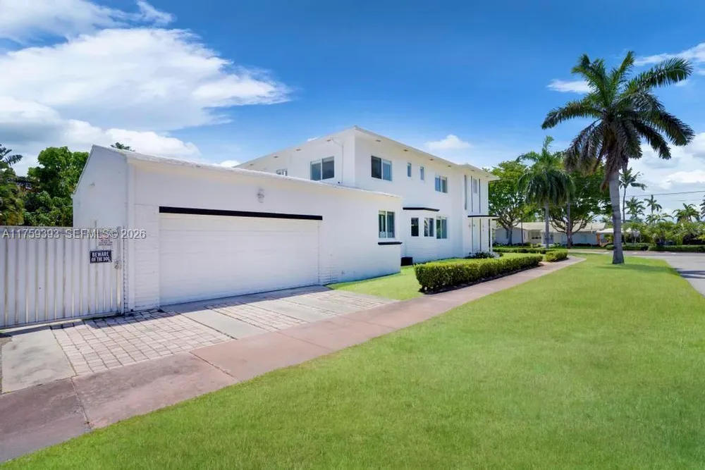 5861 Lagorce Dr, Miami Beach, FL 33140