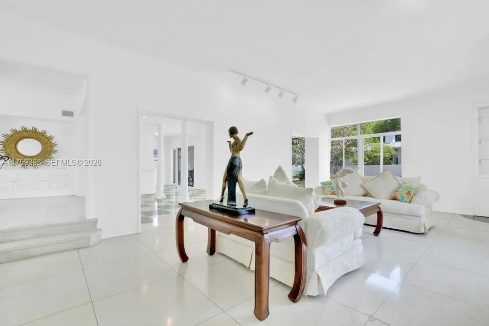 5861 Lagorce Dr, Miami Beach, FL 33140