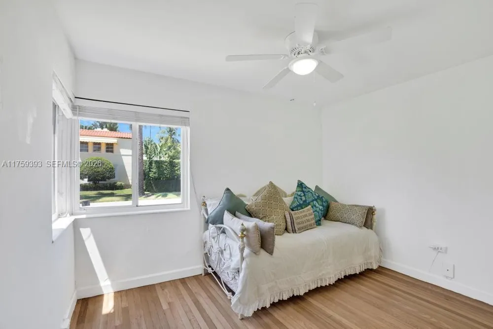 5861 Lagorce Dr, Miami Beach, FL 33140