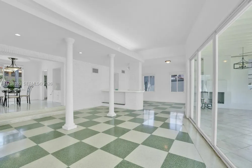 5861 Lagorce Dr, Miami Beach, FL 33140