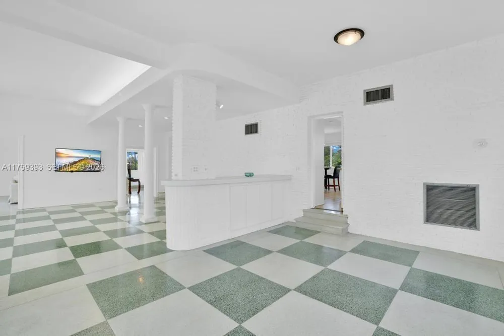 5861 Lagorce Dr, Miami Beach, FL 33140