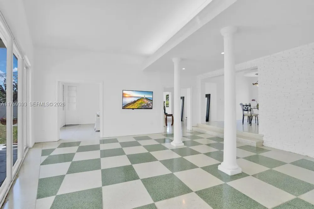 5861 Lagorce Dr, Miami Beach, FL 33140