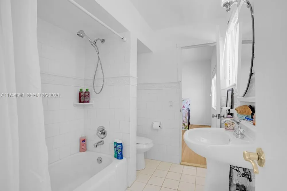 5861 Lagorce Dr, Miami Beach, FL 33140
