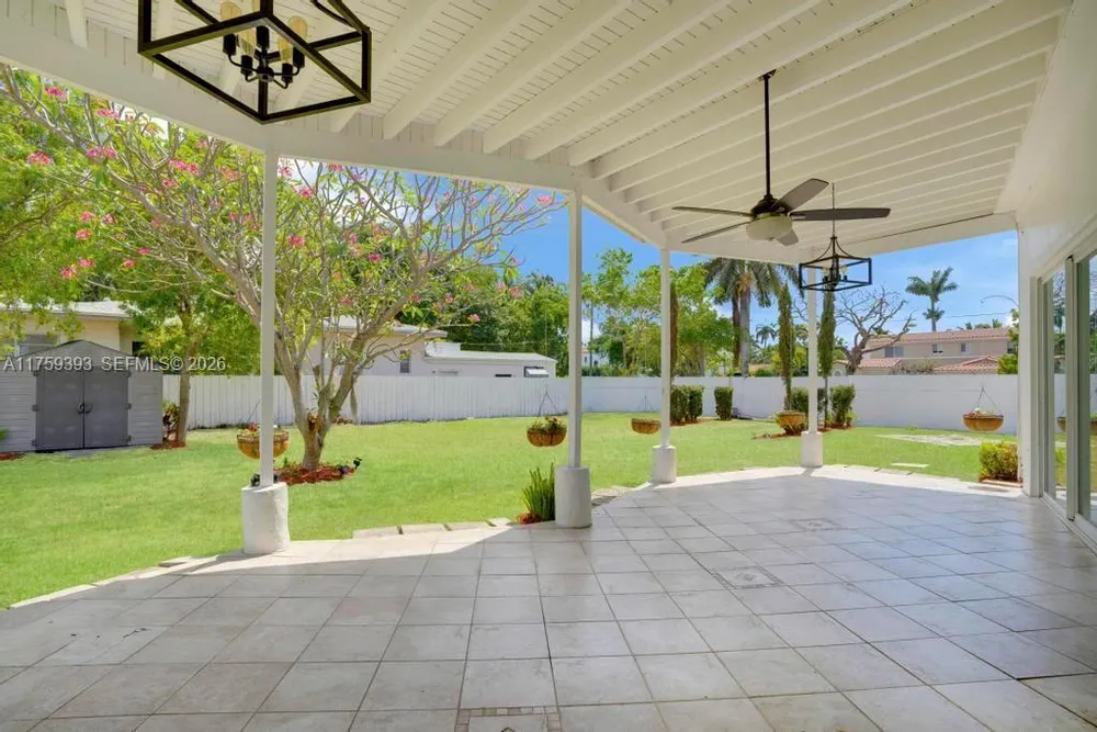 5861 Lagorce Dr, Miami Beach, FL 33140