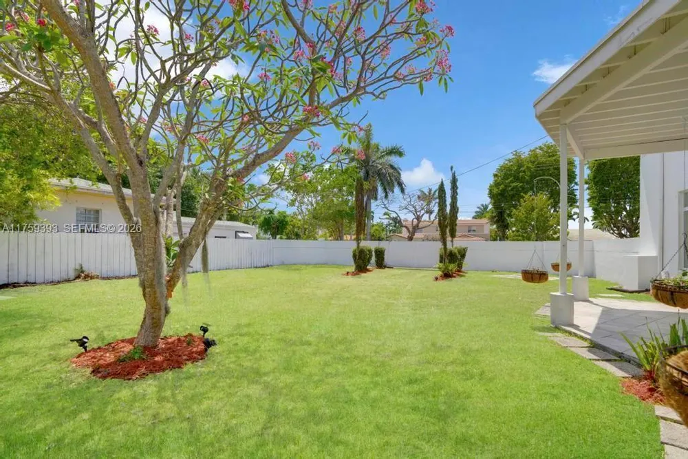 5861 Lagorce Dr, Miami Beach, FL 33140