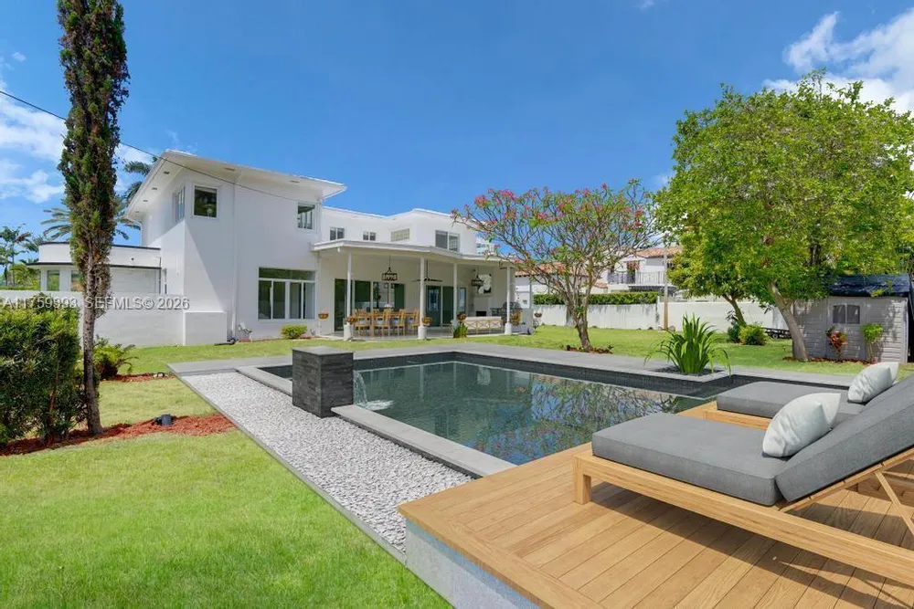 5861 Lagorce Dr, Miami Beach, FL 33140
