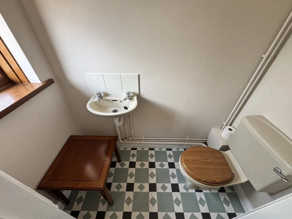 Property carousel item 4