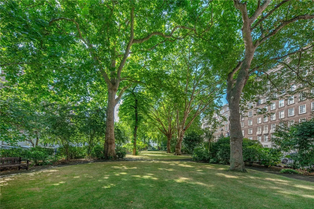 Lowndes Square, London, SW1X