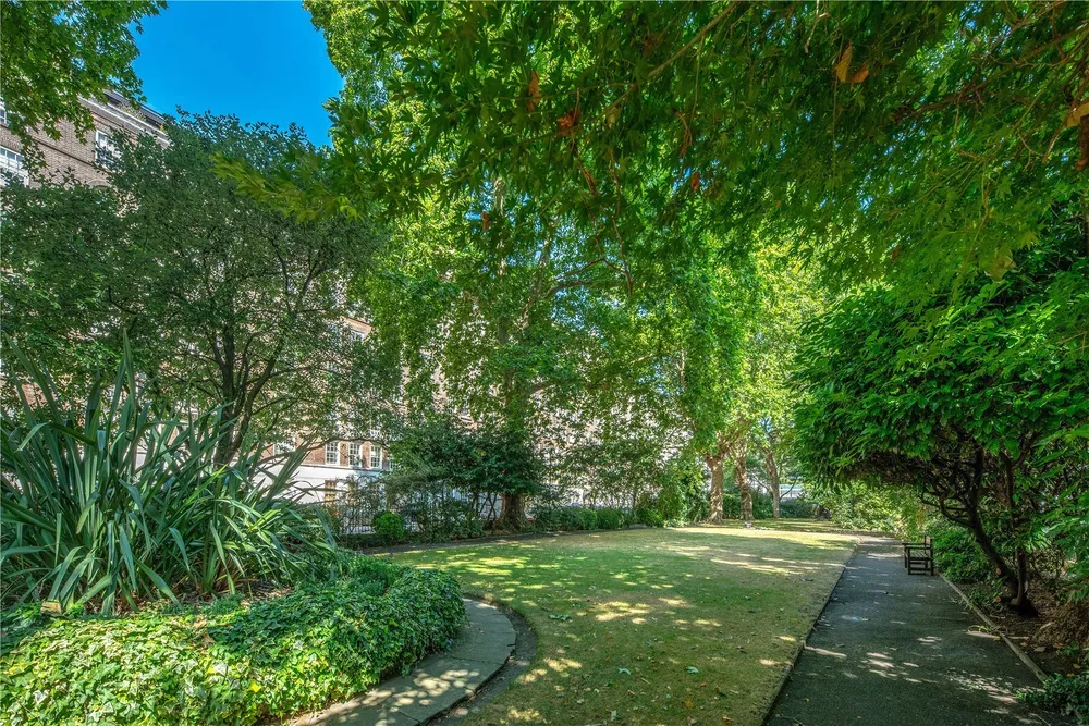 Lowndes Square, London, SW1X