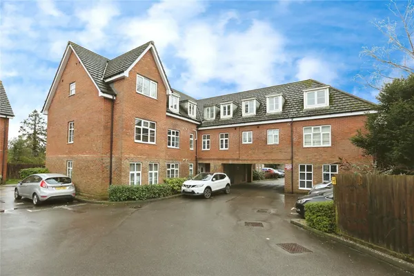 Station Road, Park Gate, Southampton,...