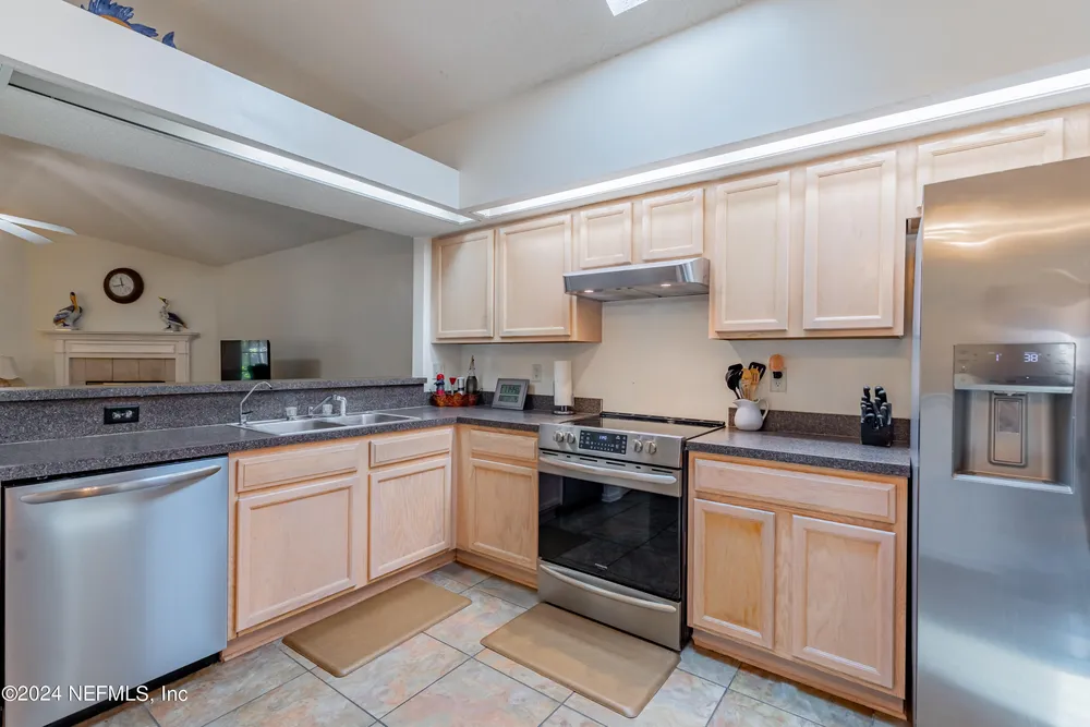 1255 E Brookwood Bluff Rd, Jacksonville, FL 32225
