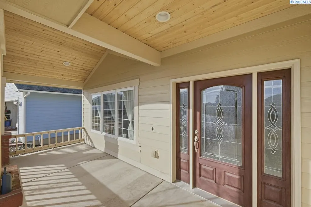 820 NW Palouse View Ct, Pullman, WA 99163
