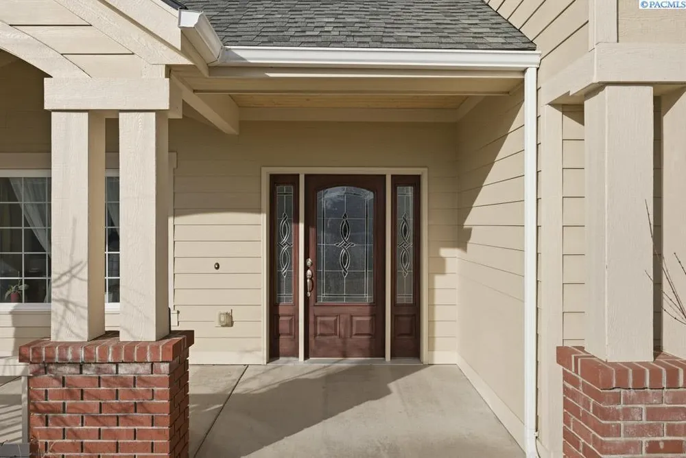 820 NW Palouse View Ct, Pullman, WA 99163