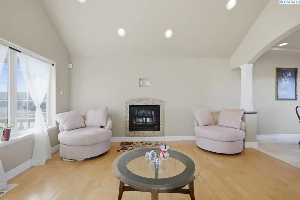 820 NW Palouse View Ct, Pullman, WA 99163