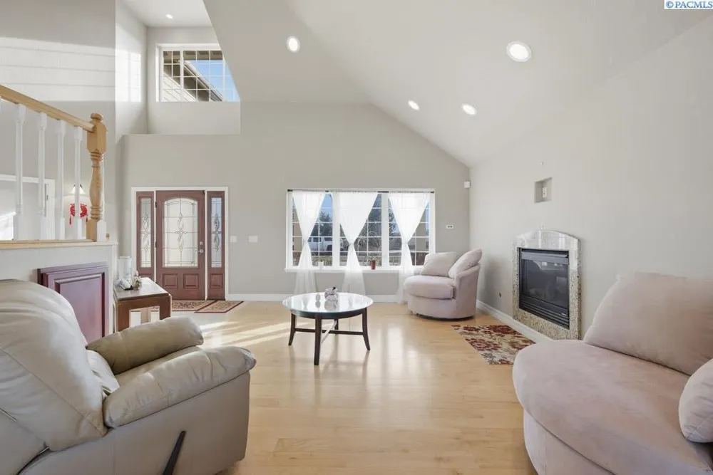 820 NW Palouse View Ct, Pullman, WA 99163