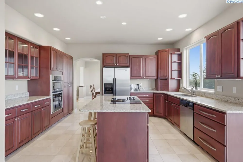 820 NW Palouse View Ct, Pullman, WA 99163