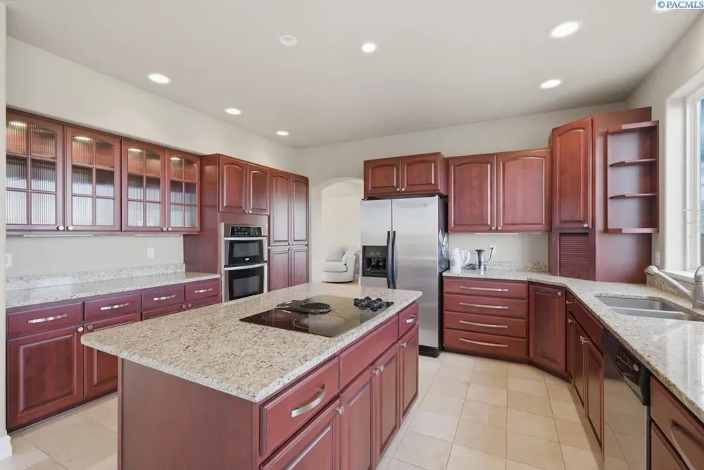 820 NW Palouse View Ct, Pullman, WA 99163