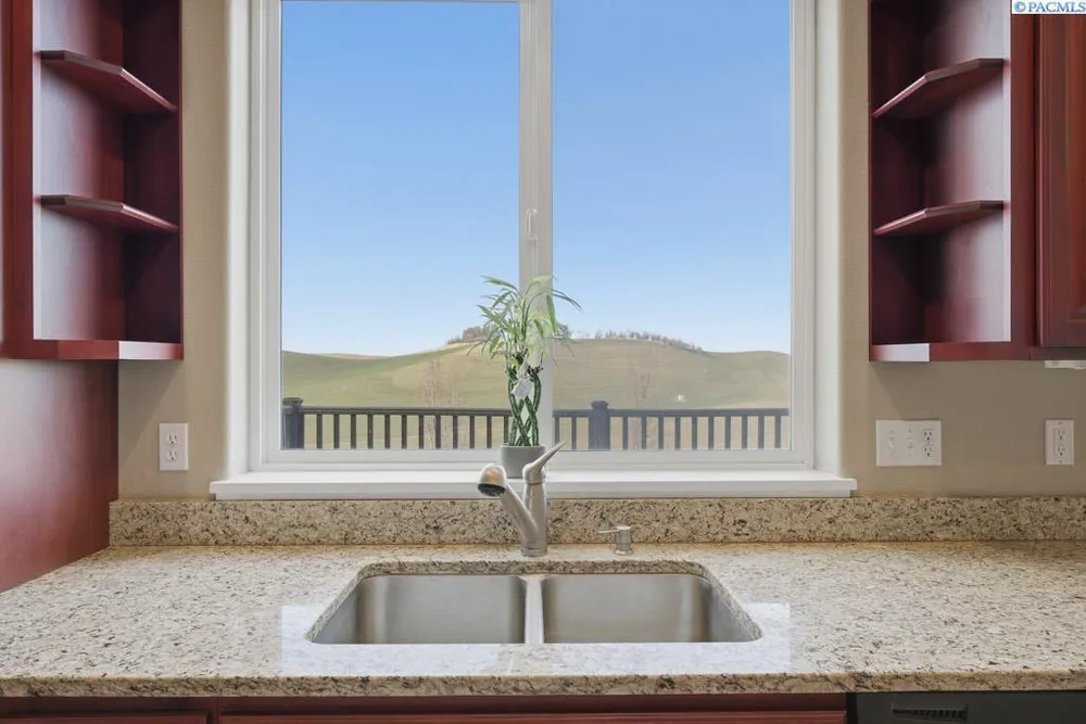 820 NW Palouse View Ct, Pullman, WA 99163