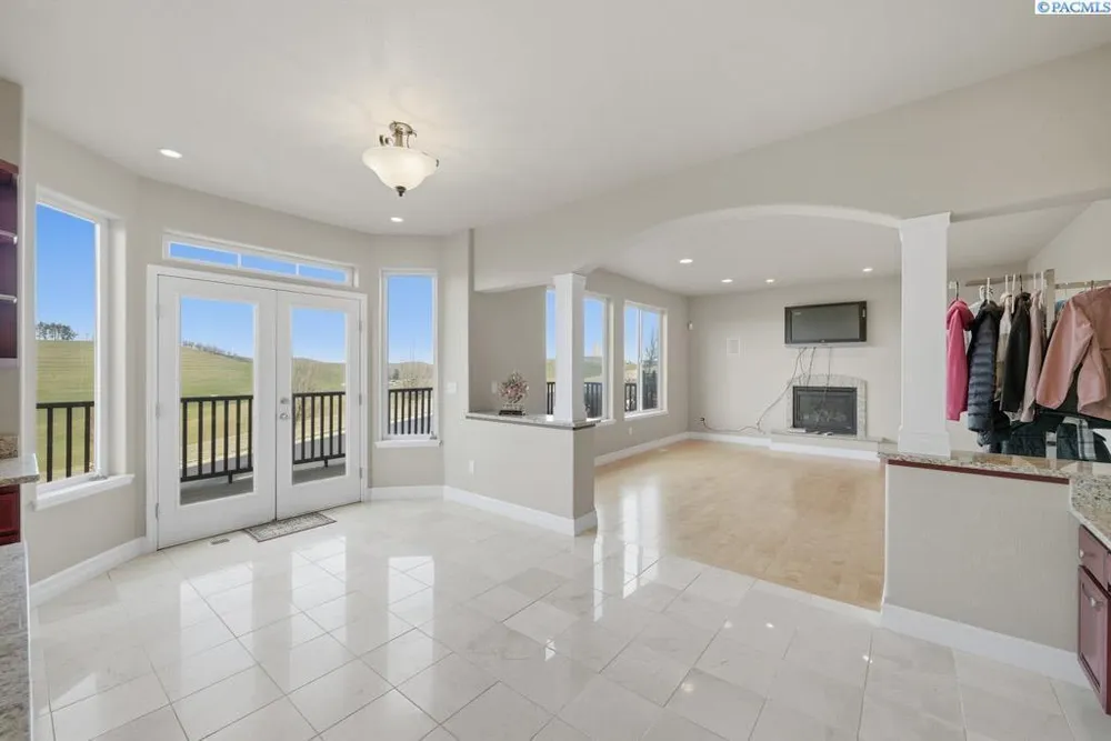 820 NW Palouse View Ct, Pullman, WA 99163