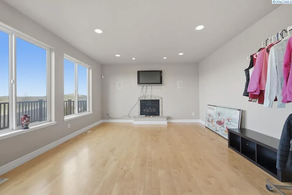 820 NW Palouse View Ct, Pullman, WA 99163