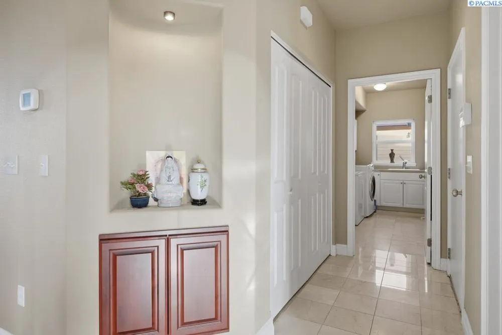 820 NW Palouse View Ct, Pullman, WA 99163