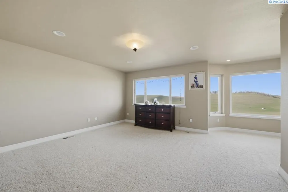 820 NW Palouse View Ct, Pullman, WA 99163