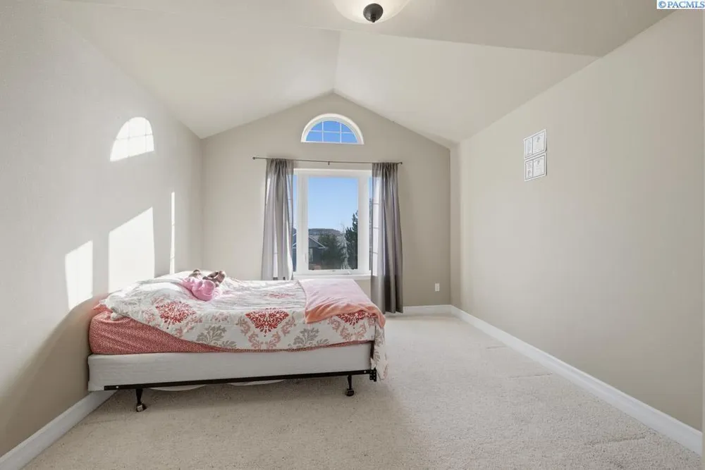 820 NW Palouse View Ct, Pullman, WA 99163