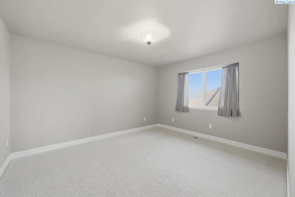 820 NW Palouse View Ct, Pullman, WA 99163