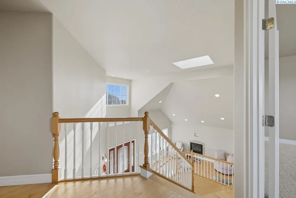 820 NW Palouse View Ct, Pullman, WA 99163