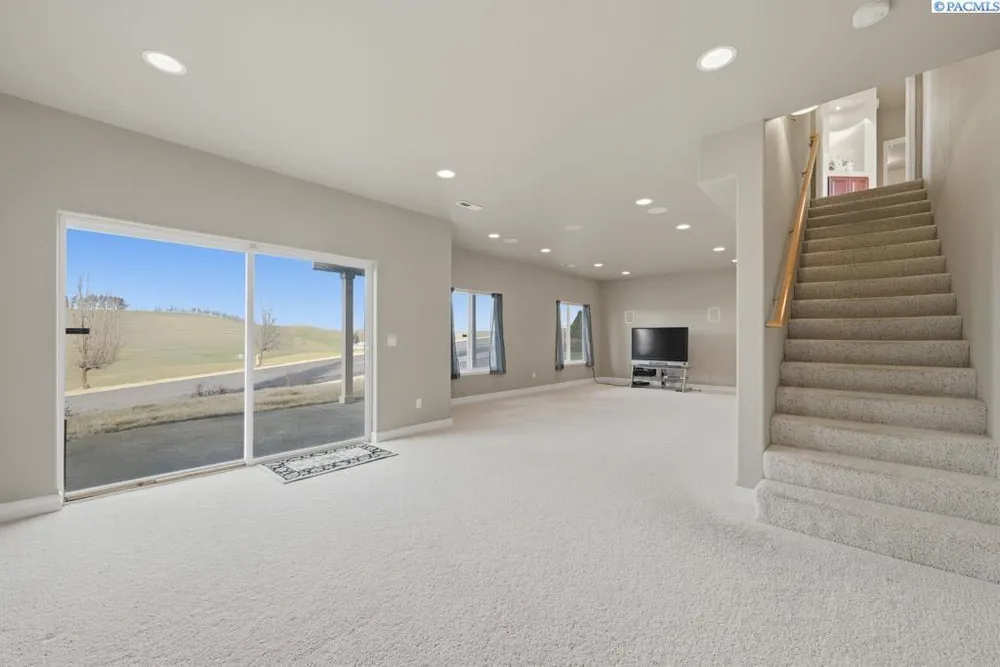 820 NW Palouse View Ct, Pullman, WA 99163