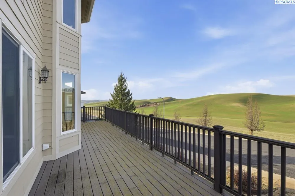 820 NW Palouse View Ct, Pullman, WA 99163