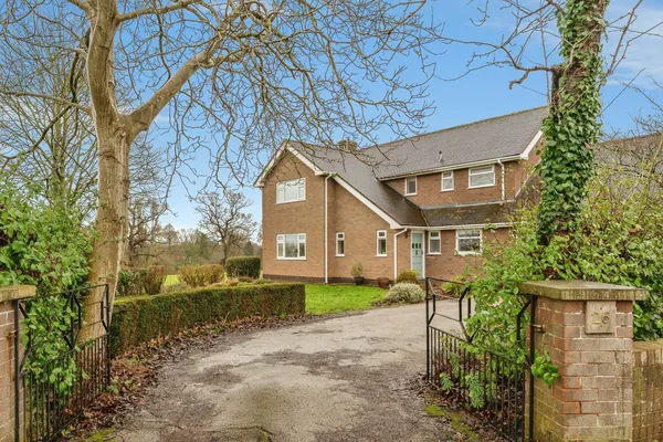 Manor Park, Great Barrow, Chester, CH3