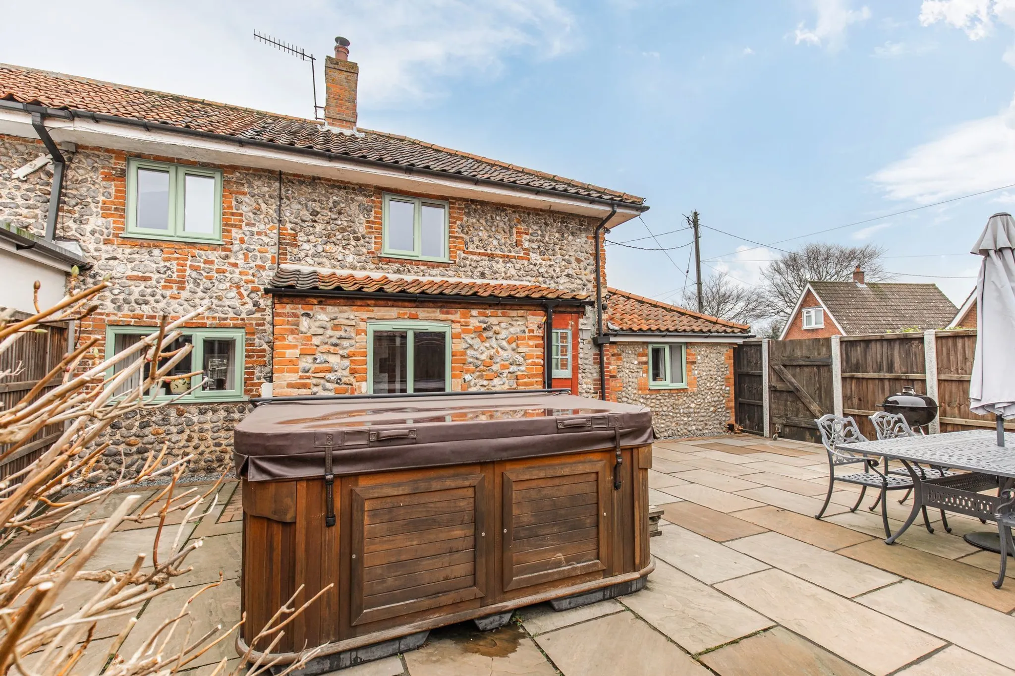 Characterful Cottage In The Heart Of Thorpe Market