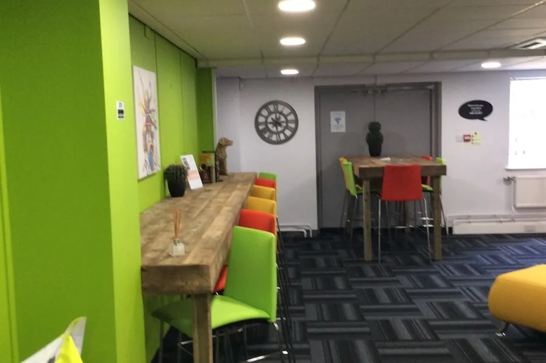 https://mr0.homeflow-assets.co.uk/files/photo/image/46711/1192/_x_/d575e126-941d-4da7-a780-f25baac80779_web.jpg