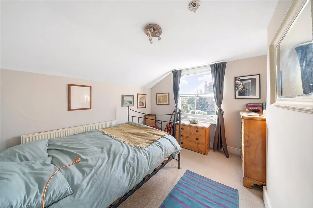 Narbonne Avenue, Clapham, London, SW4