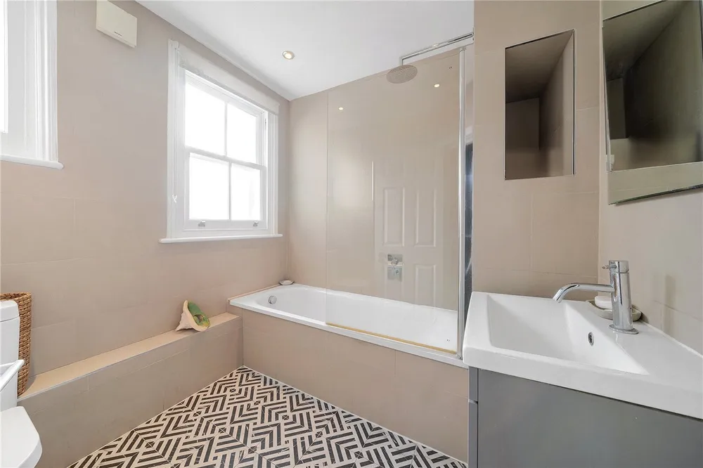 Narbonne Avenue, Clapham, London, SW4
