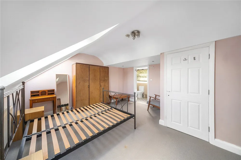 Narbonne Avenue, Clapham, London, SW4