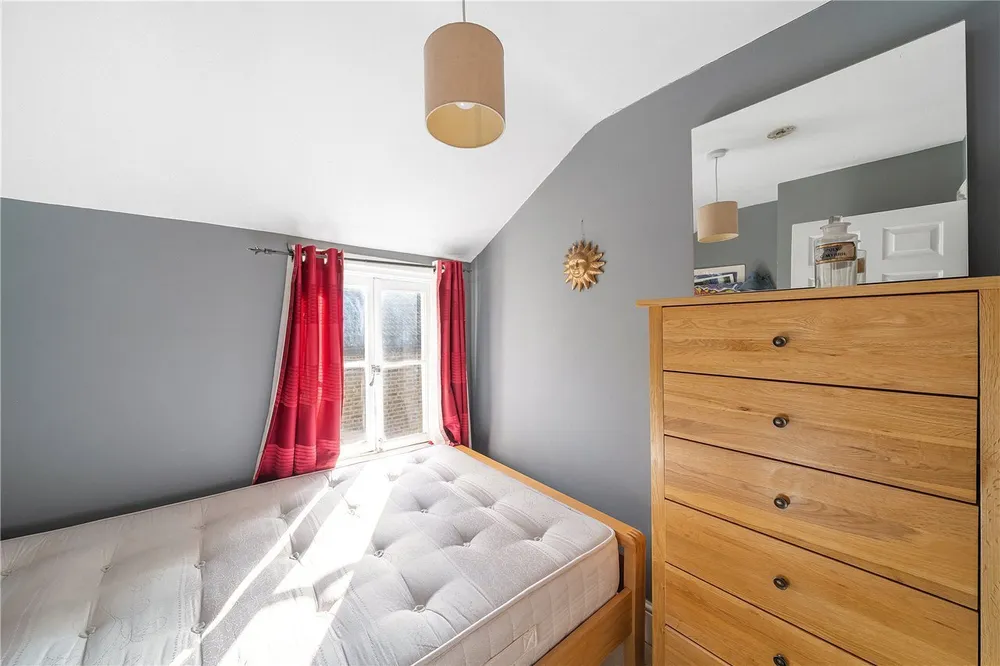 Narbonne Avenue, Clapham, London, SW4