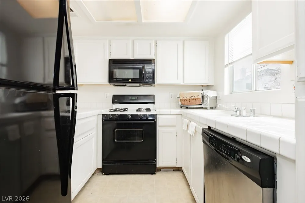 7100 Pirates Cove Rd, Las Vegas, NV 89145