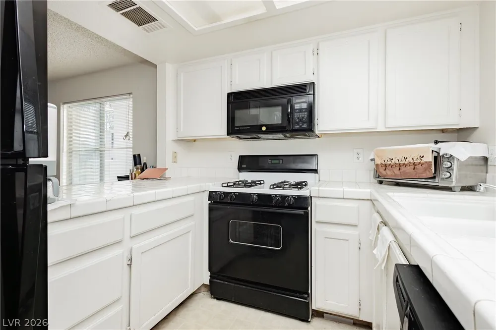 7100 Pirates Cove Rd, Las Vegas, NV 89145