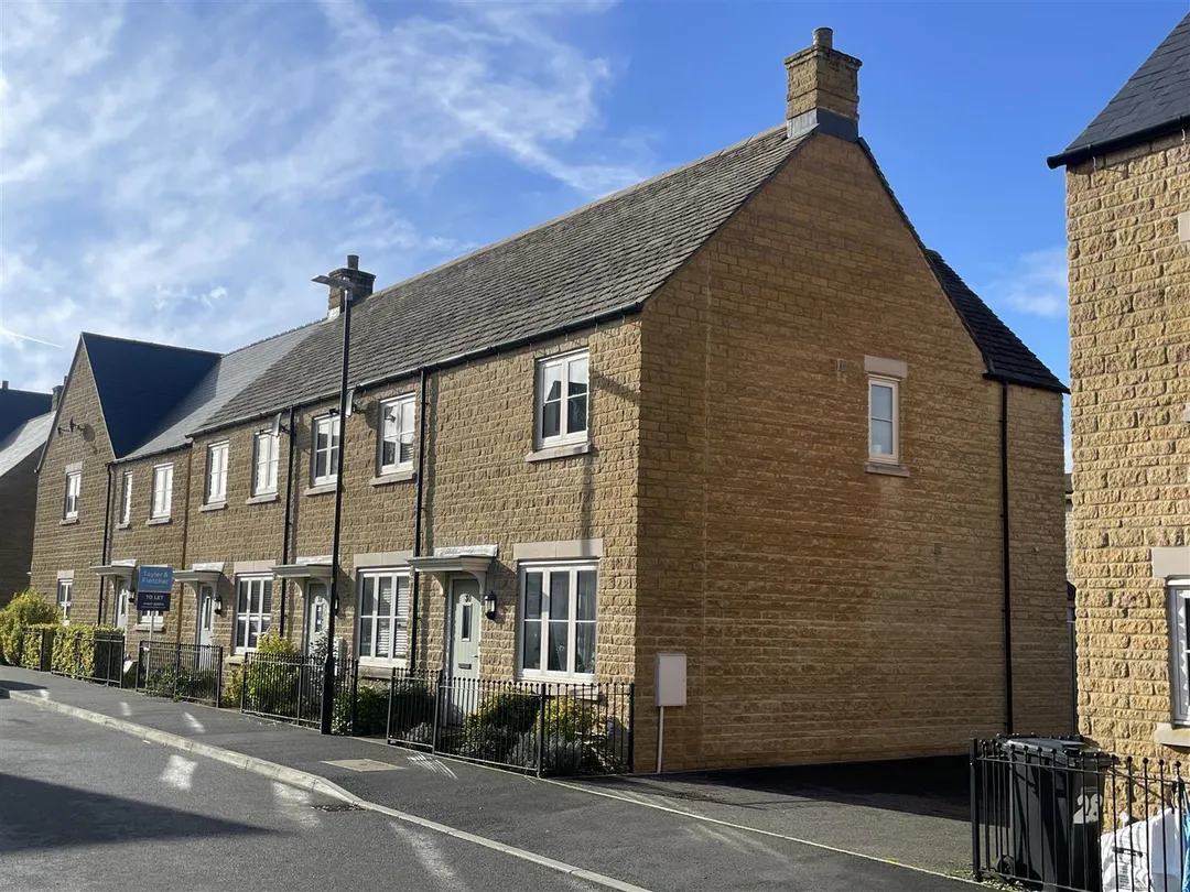 https://mr0.homeflow-assets.co.uk/files/photo/image/46719/0423/_x_/bBnxK7bftEqEVN-bs1ETGw.jpg