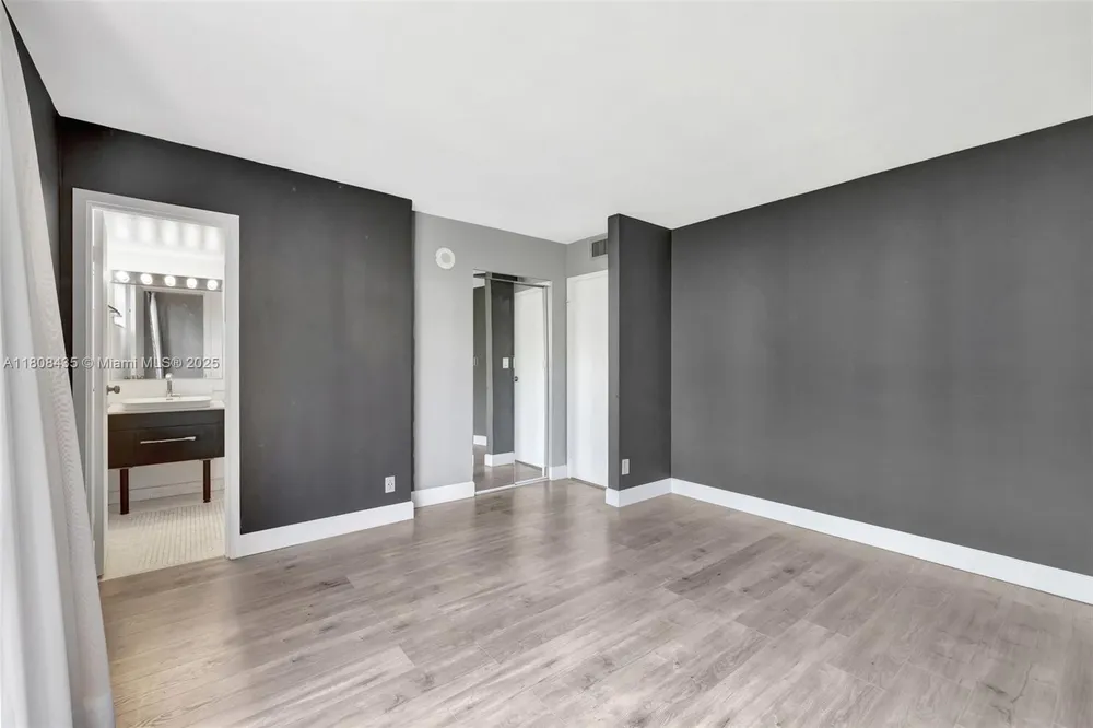 16919 N Bay Rd, Sunny Isles Beach, FL 33160