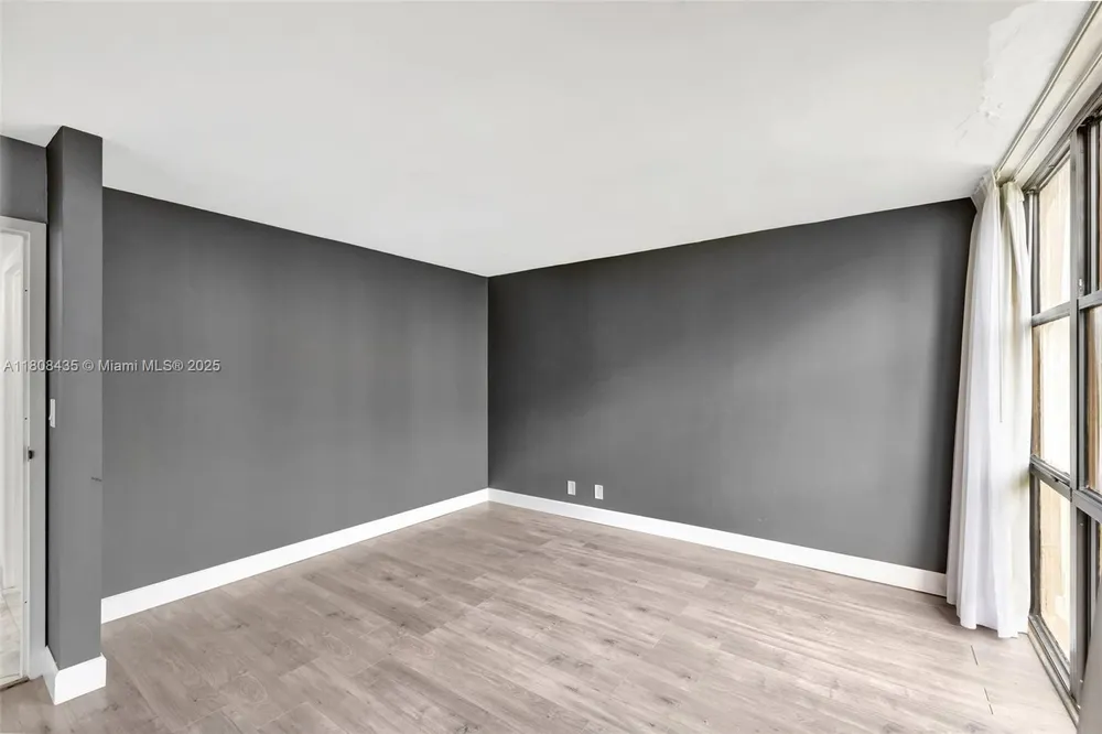 16919 N Bay Rd, Sunny Isles Beach, FL 33160