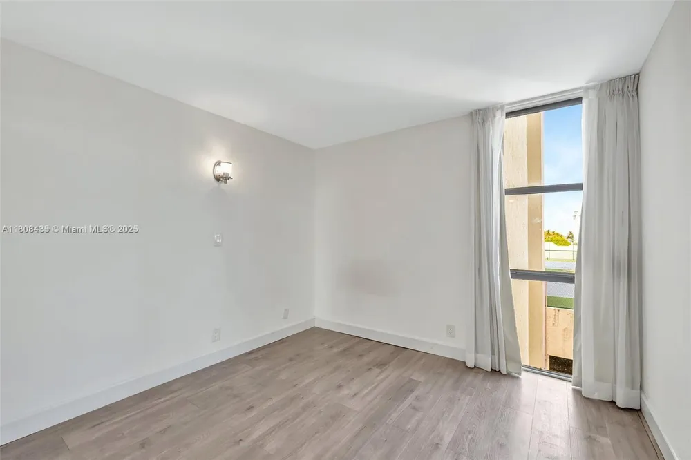 16919 N Bay Rd, Sunny Isles Beach, FL 33160