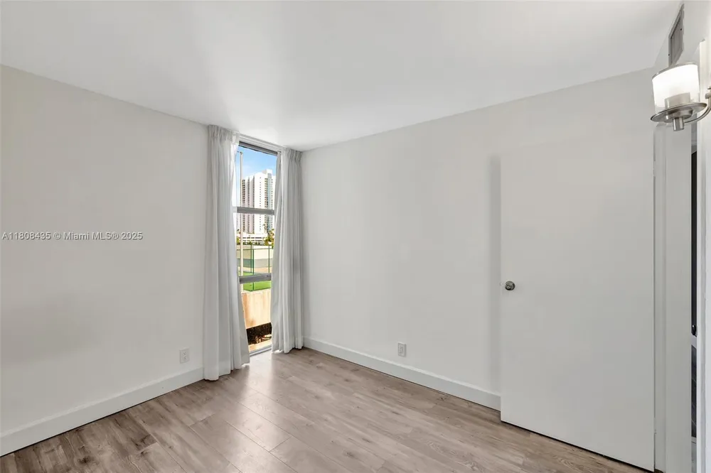 16919 N Bay Rd, Sunny Isles Beach, FL 33160