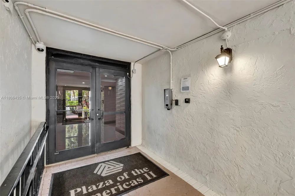 16919 N Bay Rd, Sunny Isles Beach, FL 33160