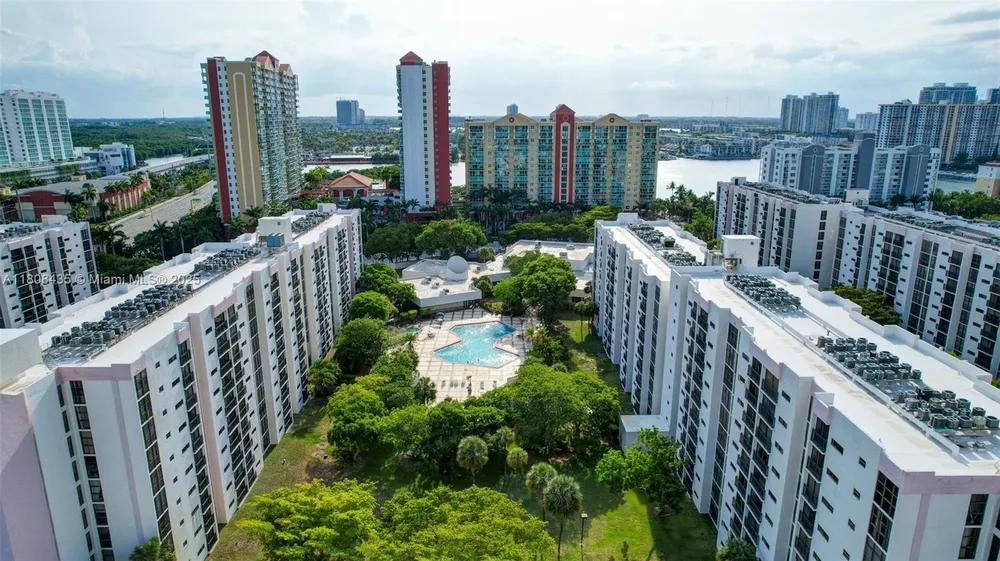 16919 N Bay Rd, Sunny Isles Beach, FL 33160