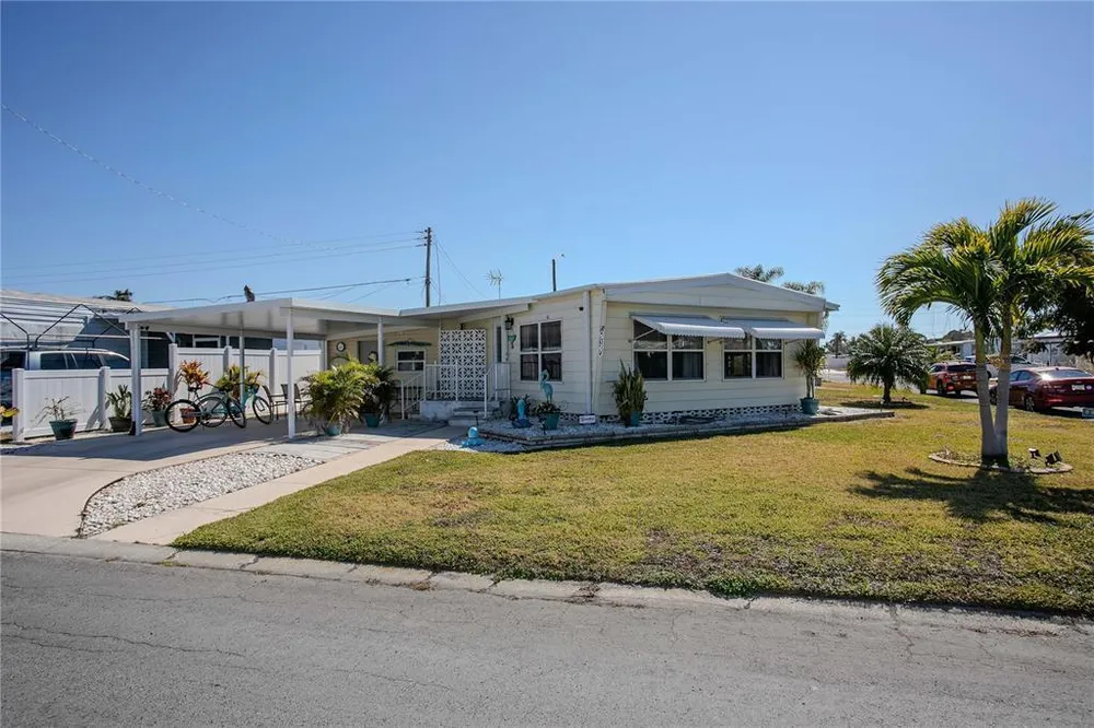 5127 8th St W, Bradenton, FL 34207