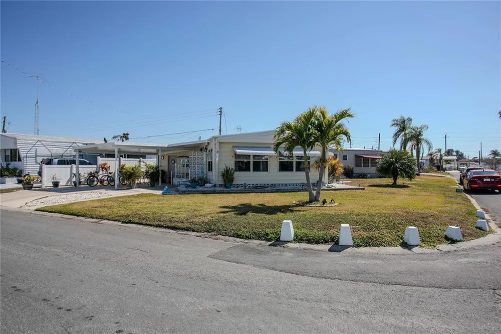 5127 8th St W, Bradenton, FL 34207